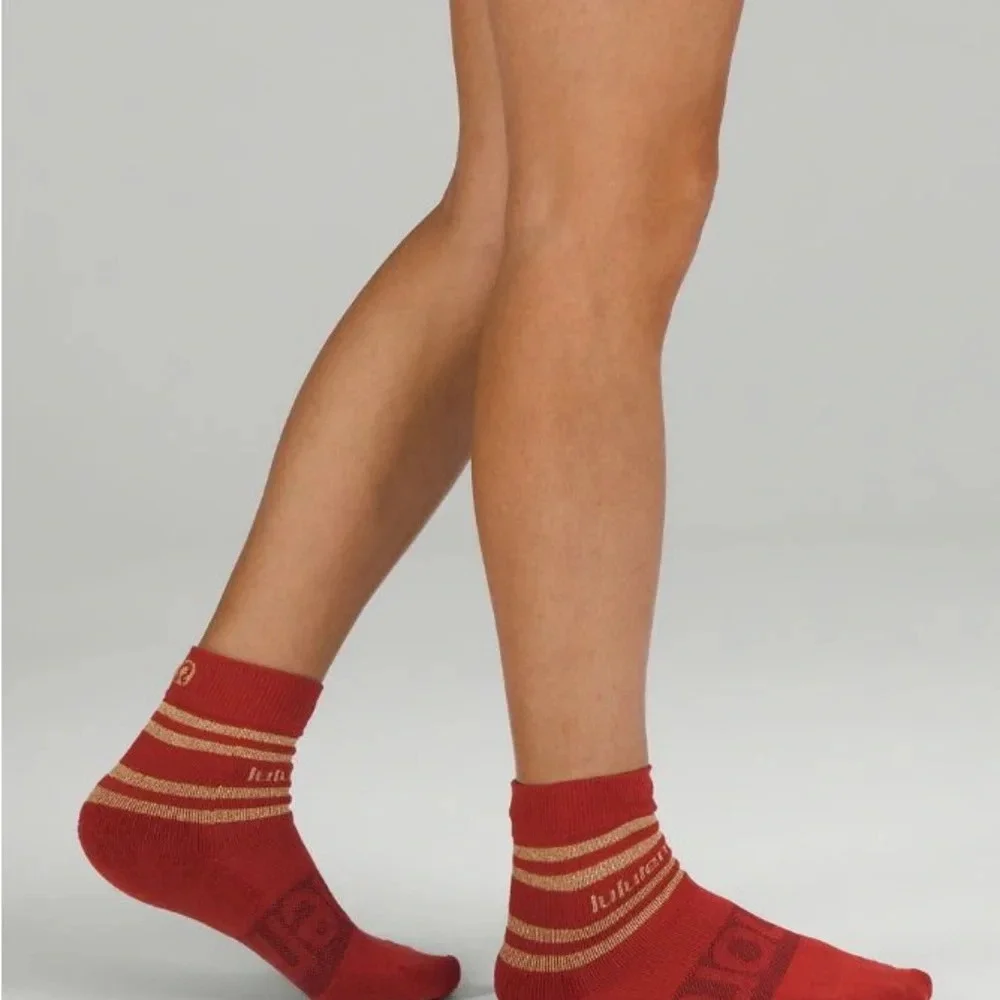 🆕❤️ Lululemon Daily Stride Mid Crew Sock Shine - Cayenne